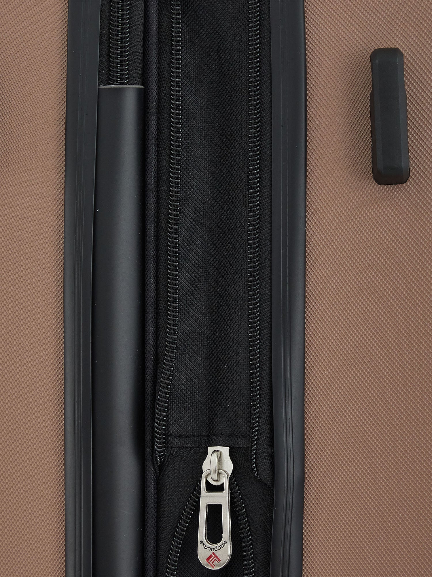 Travelers Club 22 inch Hardside Expandable Rolling Spinner Carry-On